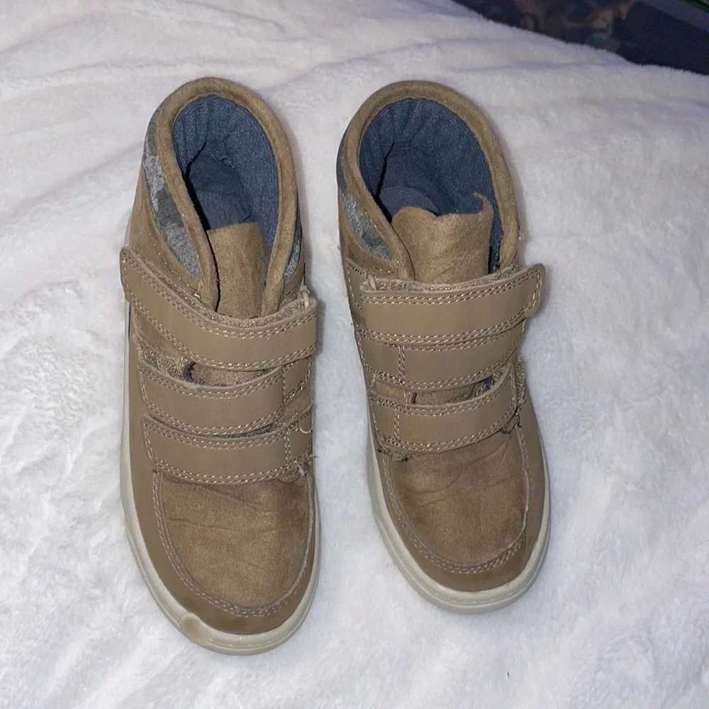 Oshkosh B’gosh size 13, tan with navy blue and camo